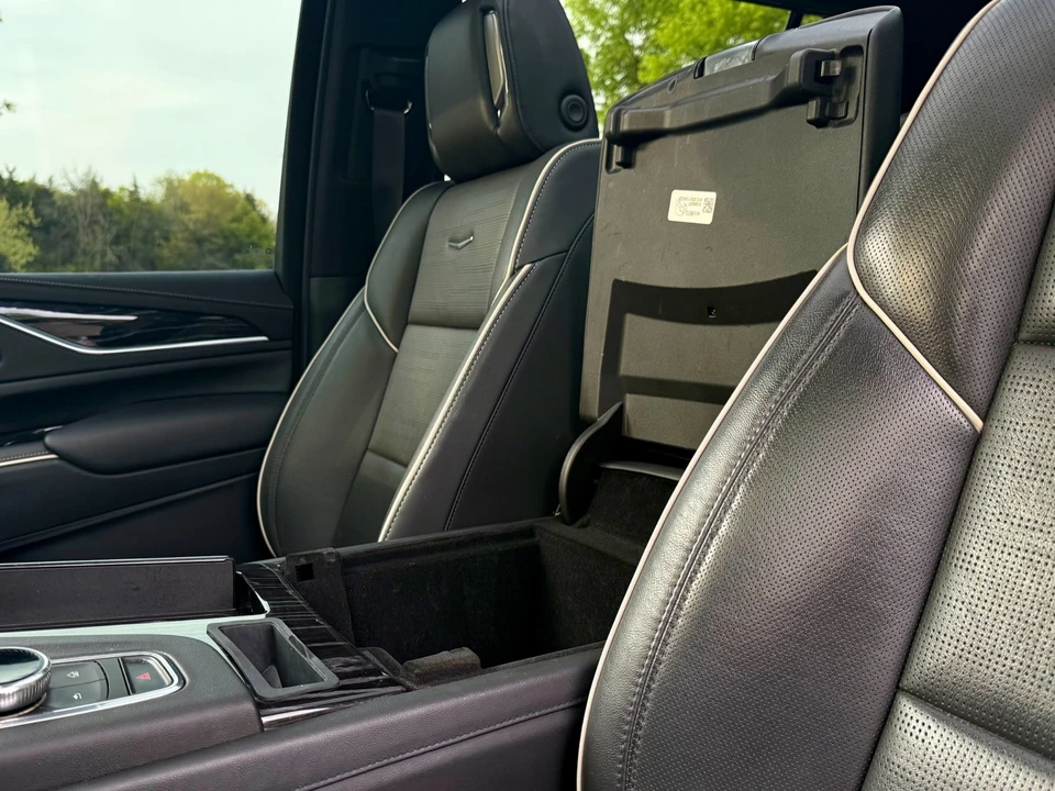 2022 Cadillac Escalade 5th Gen - Image 14 of 31