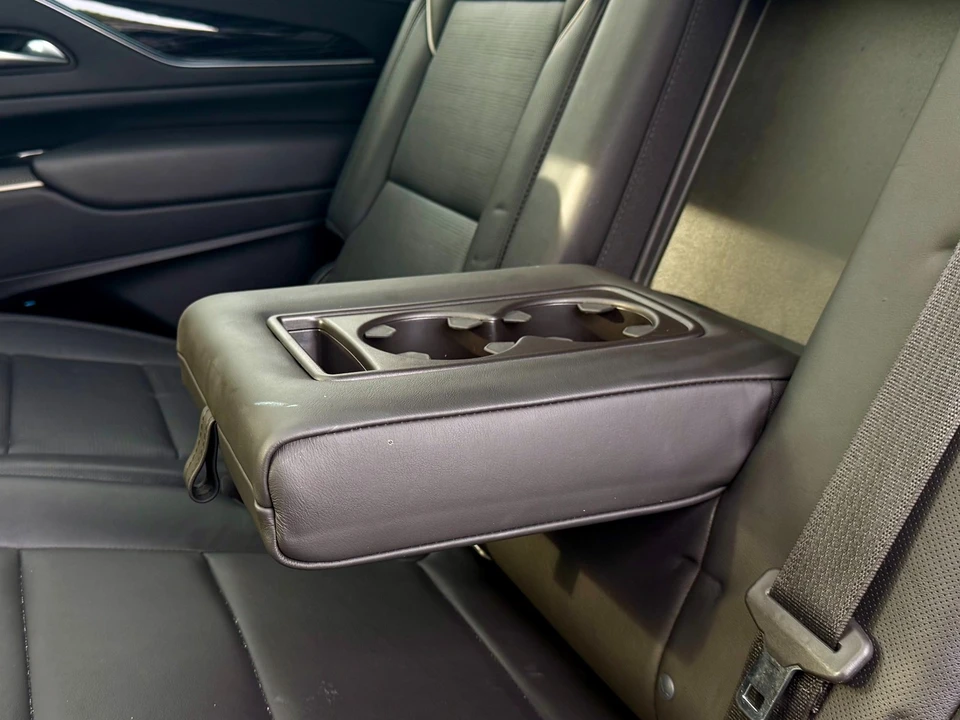 2022 Cadillac Escalade 5th Gen - Image 27 of 31