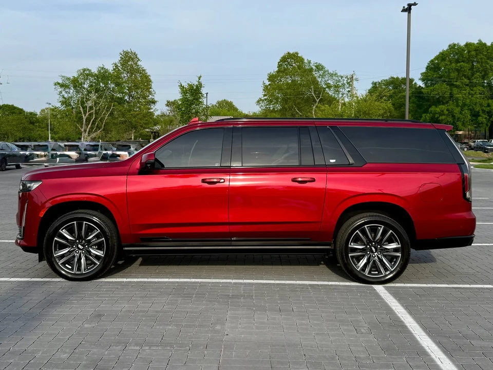 2022 Cadillac Escalade 5th Gen - Image 8 of 31
