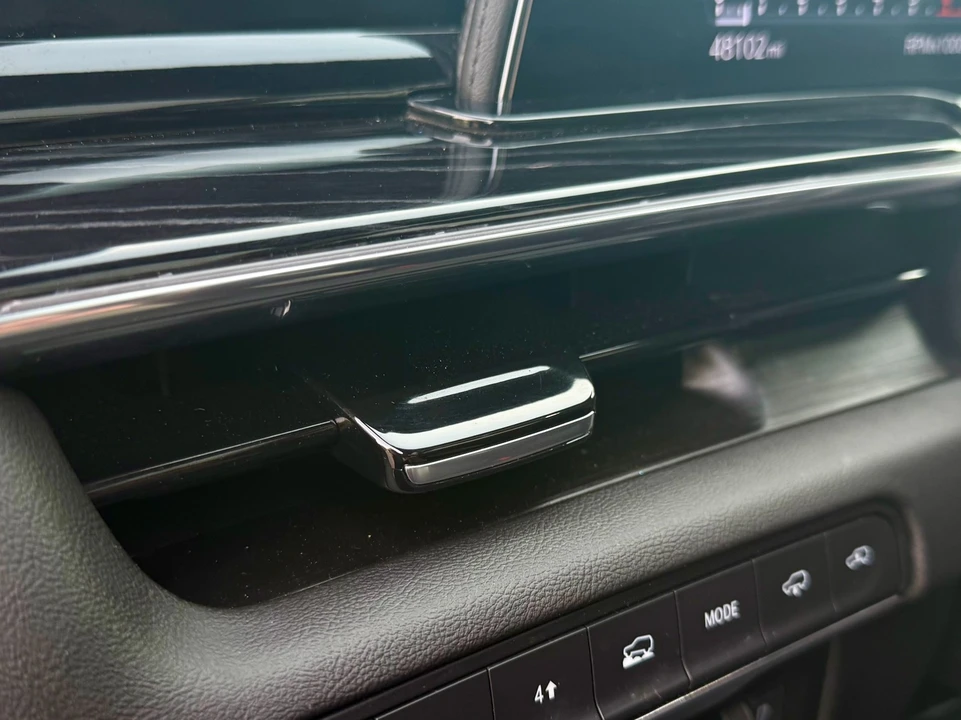 2022 Cadillac Escalade 5th Gen - Image 18 of 31