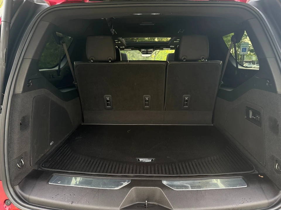 2022 Cadillac Escalade 5th Gen - Image 29 of 31
