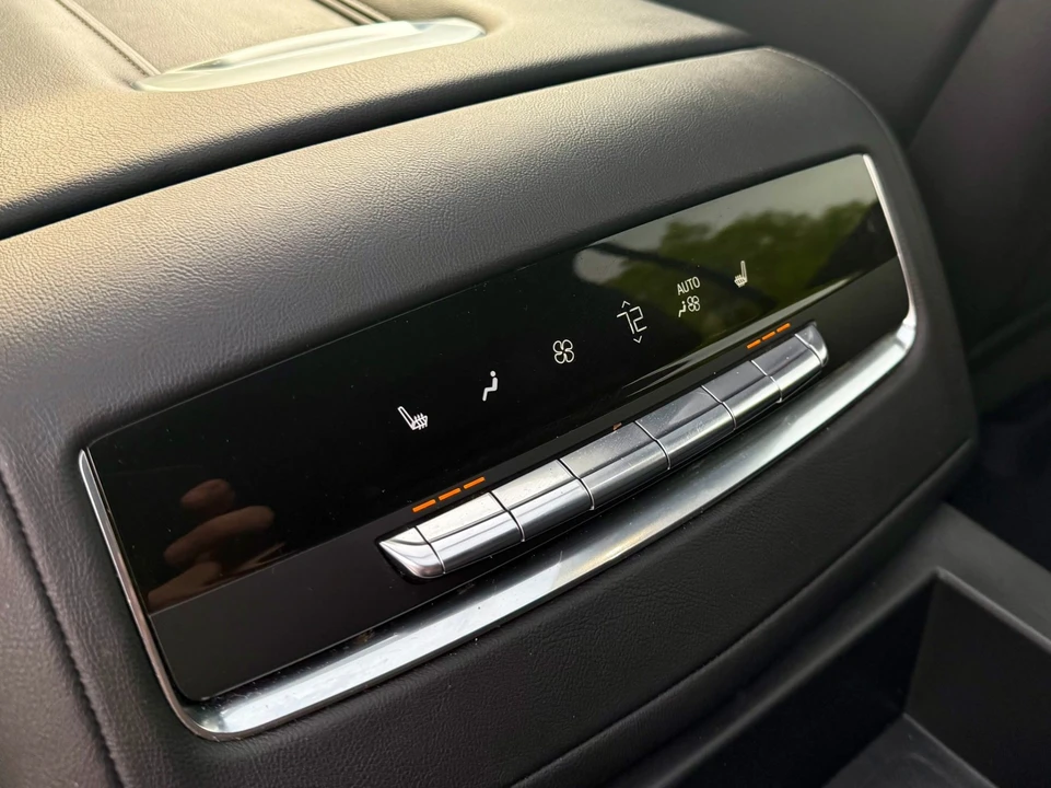 2022 Cadillac Escalade 5th Gen - Image 25 of 31