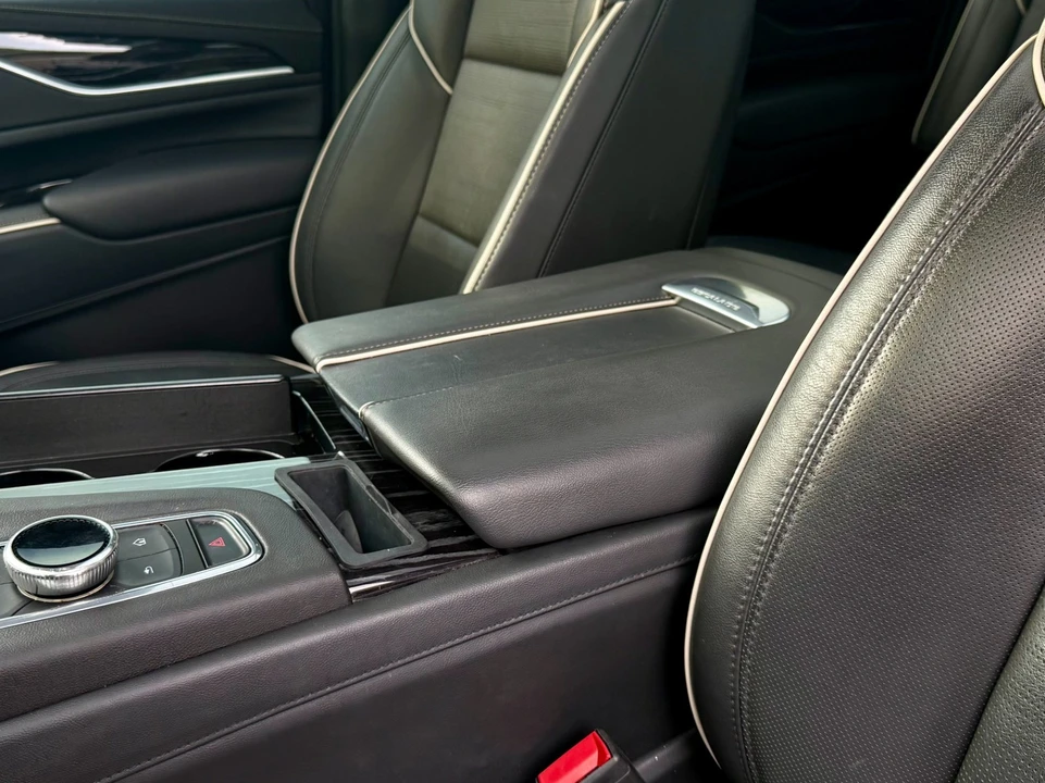 2022 Cadillac Escalade 5th Gen - Image 13 of 31