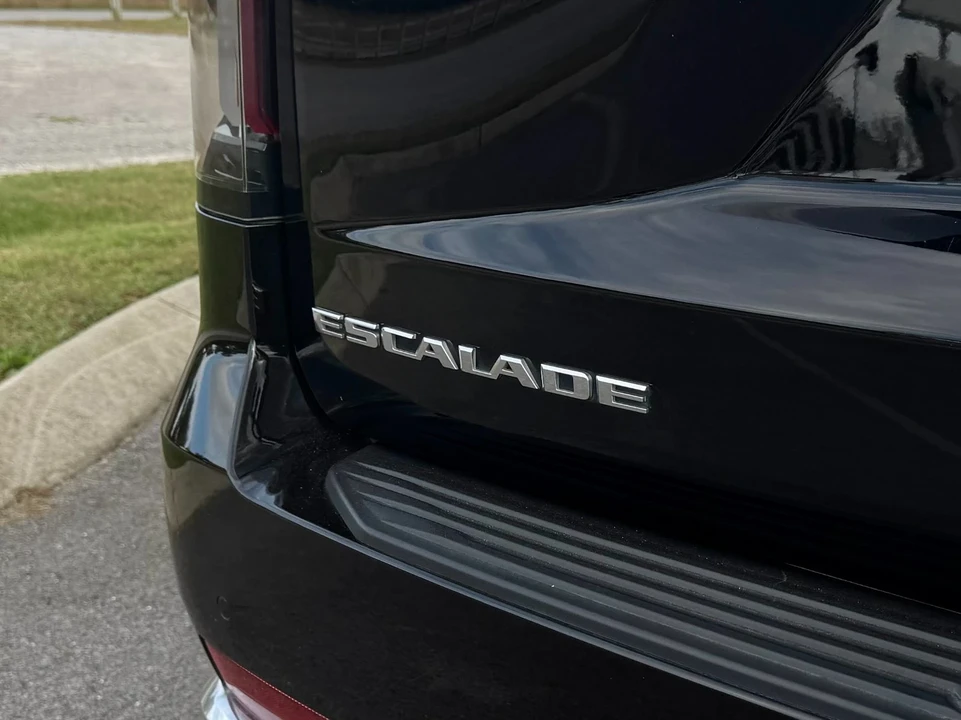 2022 Cadillac Escalade 5th Gen - Image 15 of 21