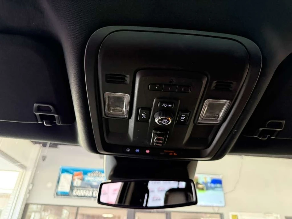 2022 Cadillac Escalade 5th Gen - Image 20 of 21