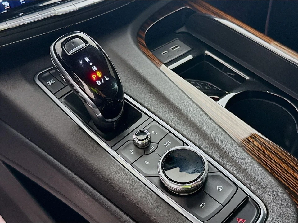 2022 Cadillac Escalade 5th Gen - Image 15 of 21