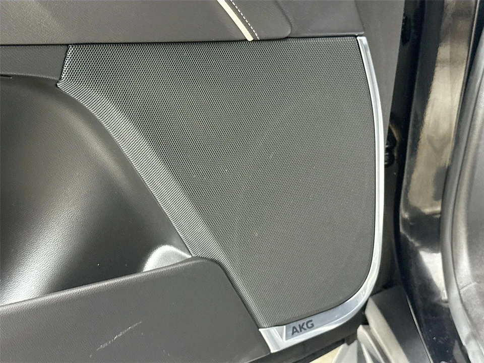 2022 Cadillac Escalade 5th Gen - Image 17 of 21