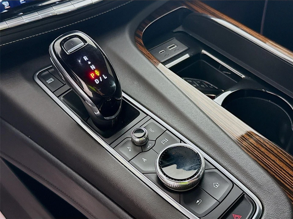 2022 Cadillac Escalade 5th Gen - Image 15 of 21