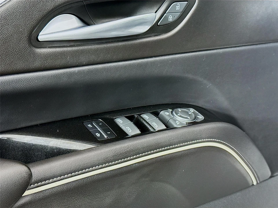2022 Cadillac Escalade 5th Gen - Image 16 of 21