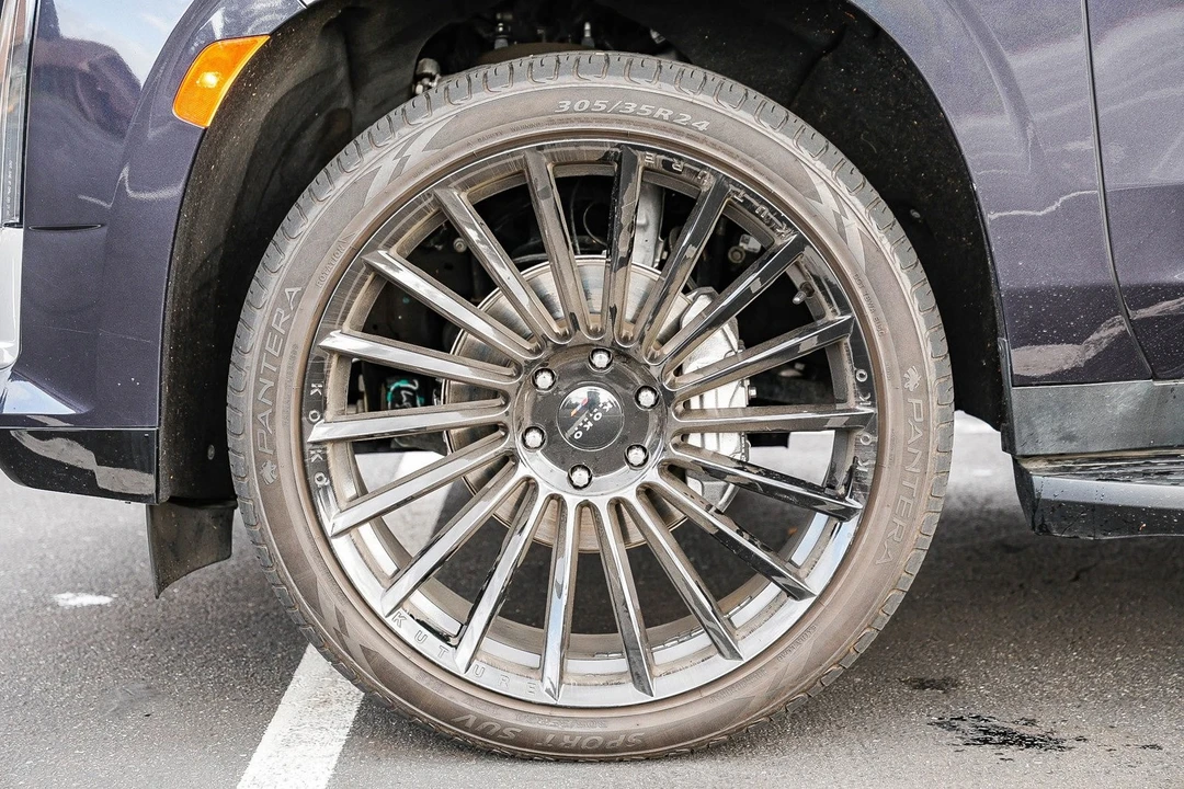 2022 Cadillac Escalade 5th Gen - Image 9 of 12