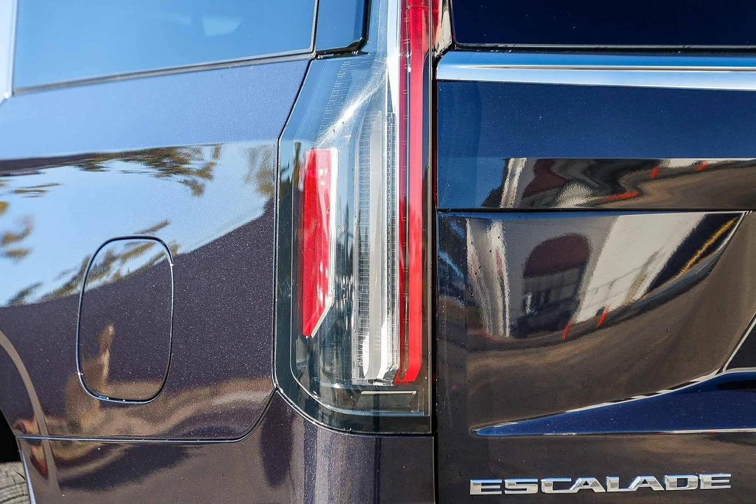 2022 Cadillac Escalade 5th Gen - Image 8 of 12