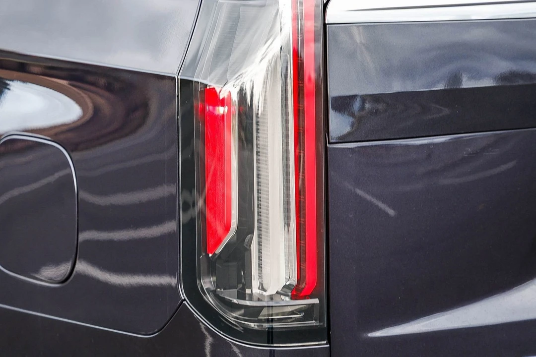 2022 Cadillac Escalade 5th Gen - Image 8 of 12