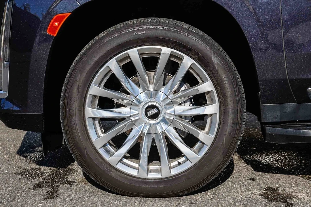 2022 Cadillac Escalade 5th Gen - Image 9 of 12