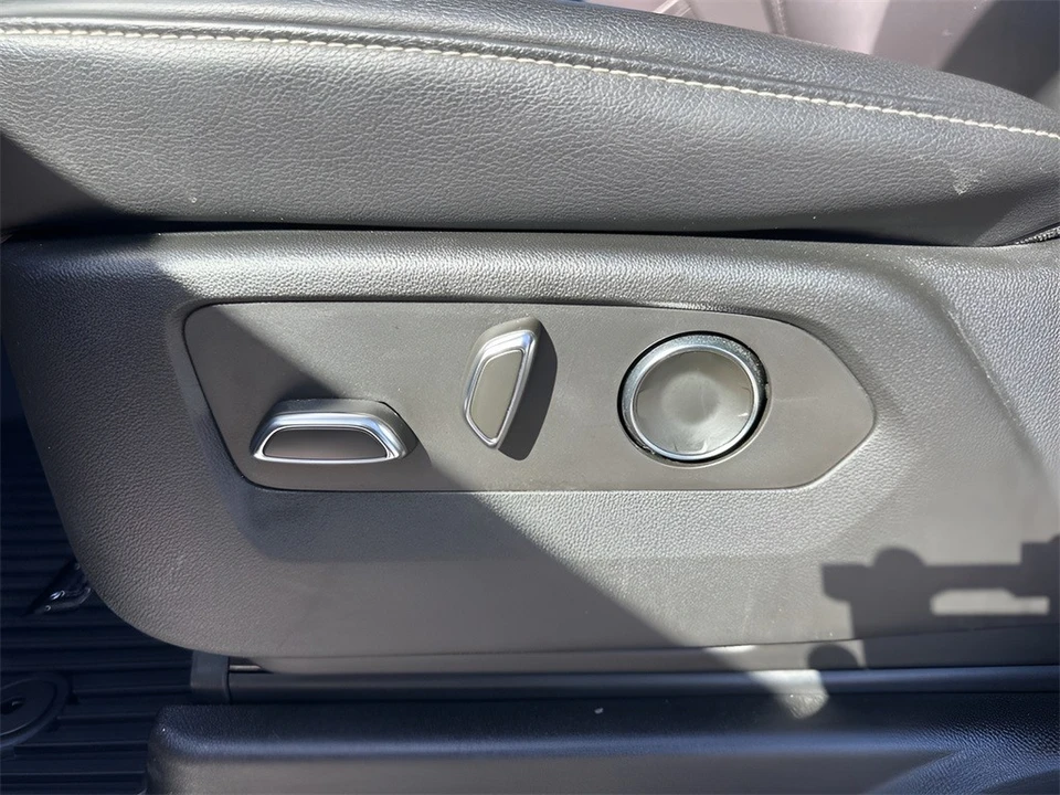 2022 Cadillac Escalade 5th Gen - Image 10 of 12