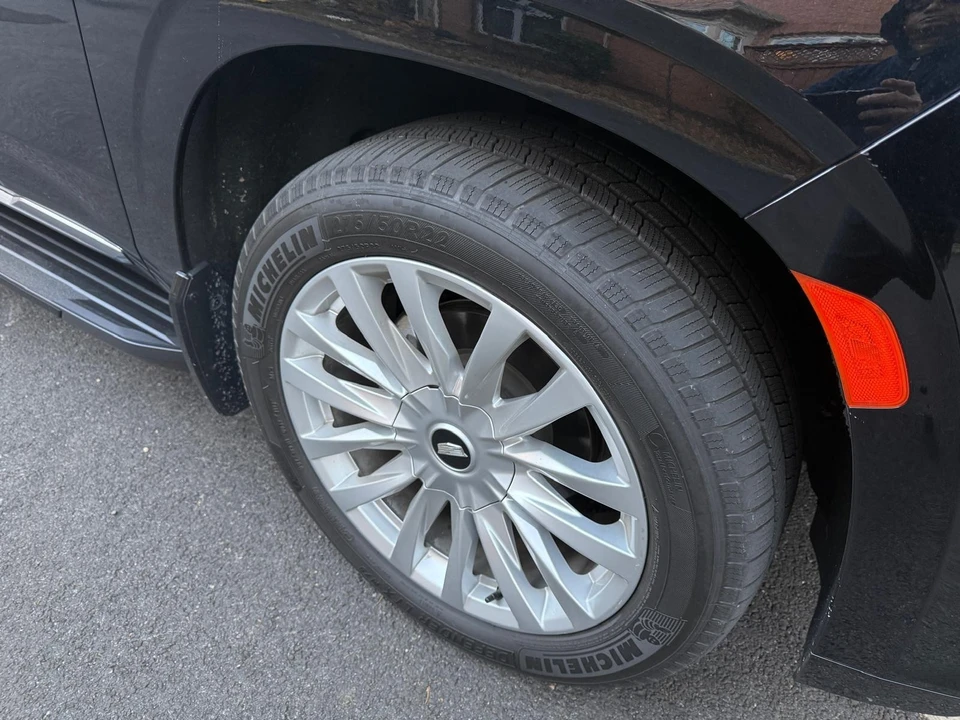 2022 Cadillac Escalade 5th Gen - Image 10 of 17