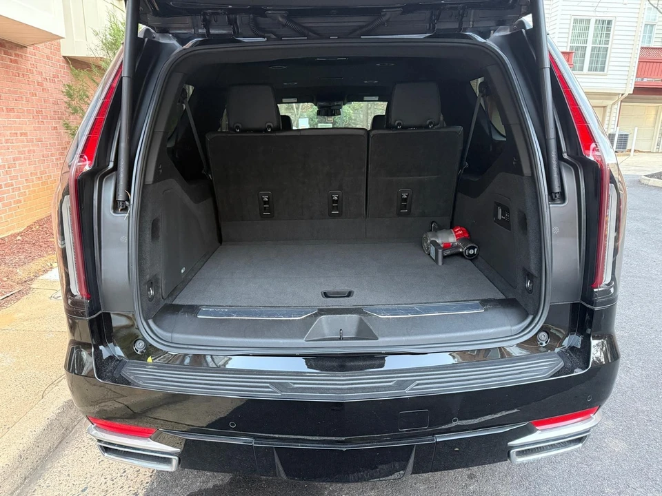 2022 Cadillac Escalade 5th Gen - Image 16 of 17