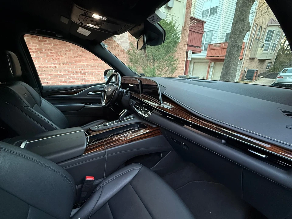 2022 Cadillac Escalade 5th Gen - Image 14 of 17