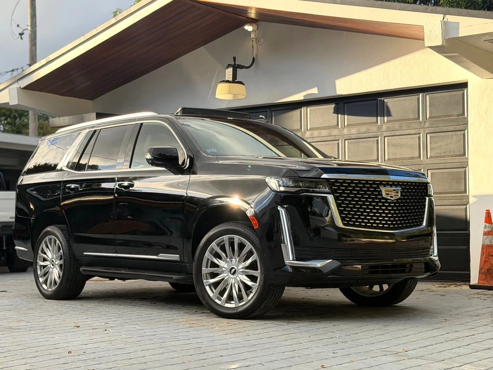 2022 Cadillac Escalade 5th Gen - Image 2 of 21
