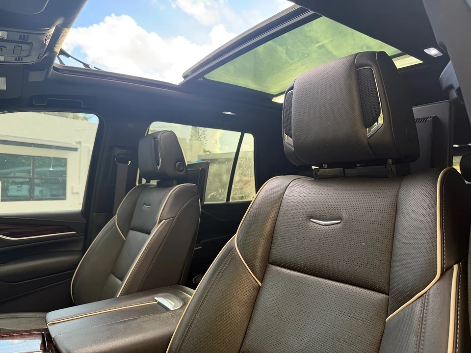 2022 Cadillac Escalade 5th Gen - Image 19 of 21