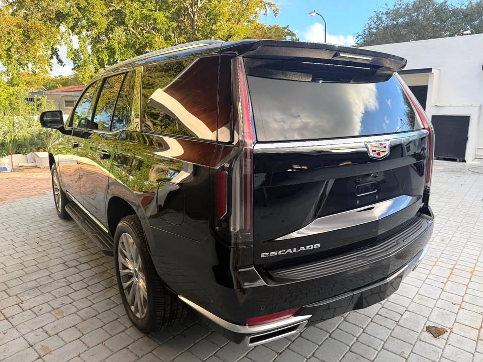 2022 Cadillac Escalade 5th Gen - Image 16 of 21