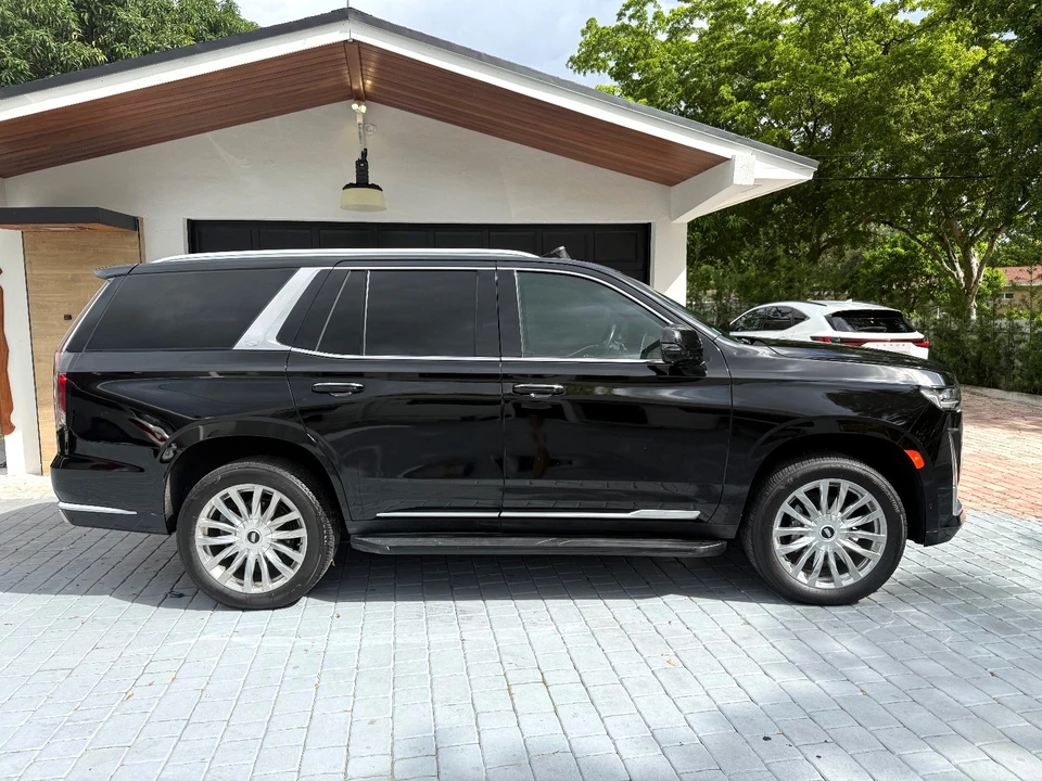 2022 Cadillac Escalade 5th Gen - Image 15 of 21