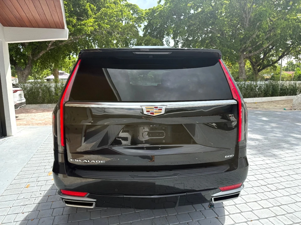 2022 Cadillac Escalade 5th Gen - Image 18 of 21