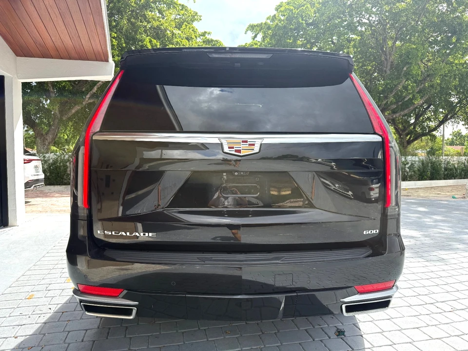 2022 Cadillac Escalade 5th Gen - Image 19 of 21