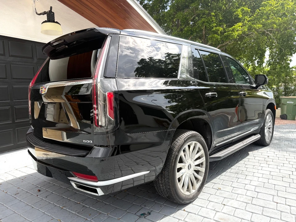 2022 Cadillac Escalade 5th Gen - Image 17 of 21