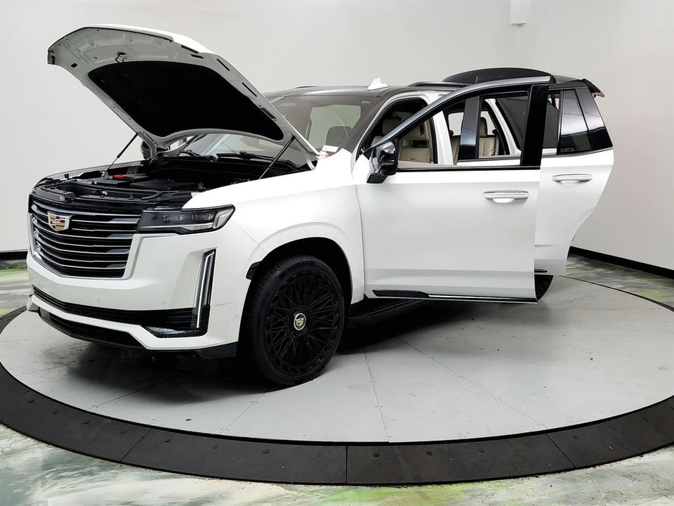 2022 Cadillac Escalade 5th Gen - Image 9 of 12