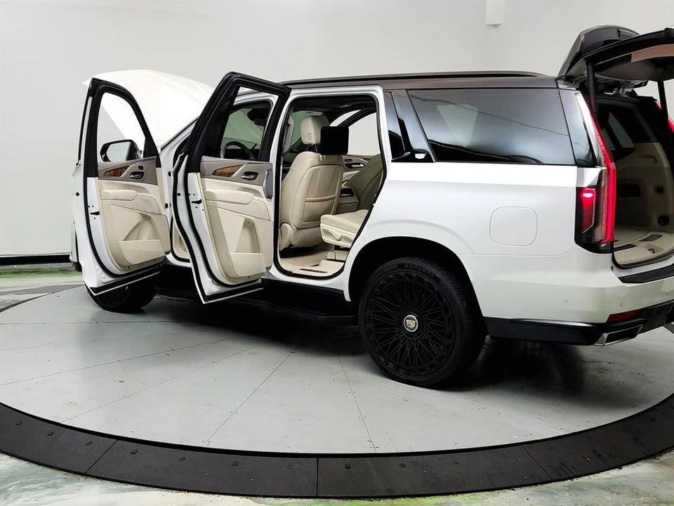 2022 Cadillac Escalade 5th Gen - Image 12 of 12