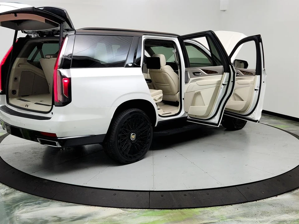 2022 Cadillac Escalade 5th Gen - Image 11 of 12