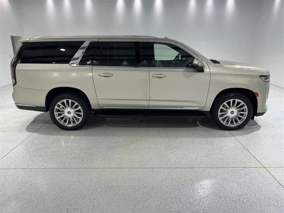 2022 Cadillac Escalade 5th Gen - Image 9 of 12