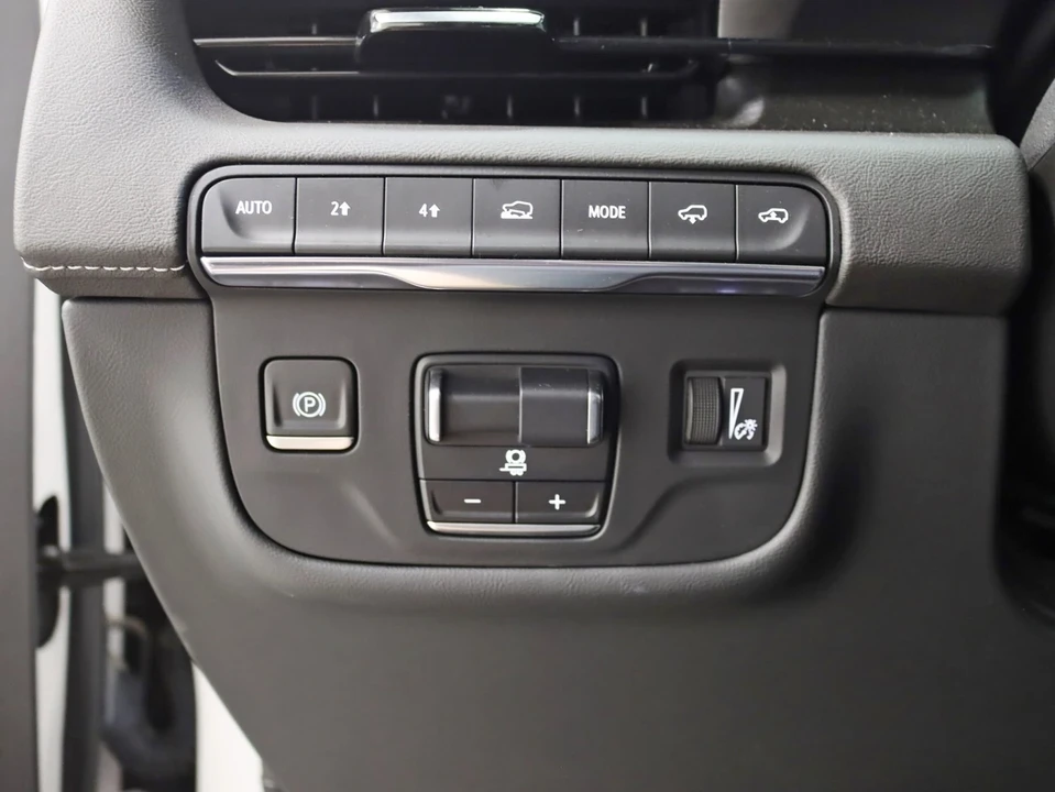 2022 Cadillac Escalade 5th Gen - Image 17 of 21