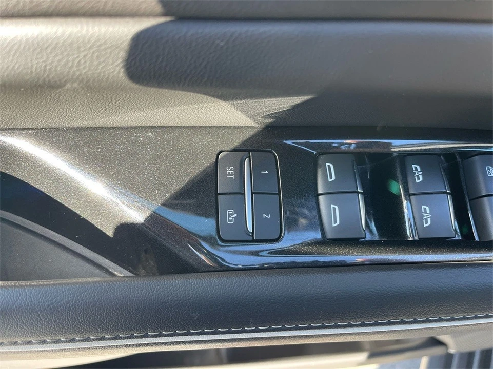 2022 Cadillac Escalade 5th Gen - Image 11 of 12