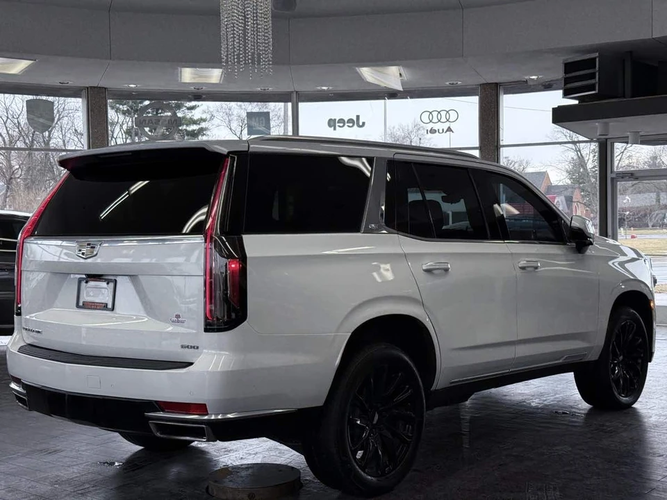2022 Cadillac Escalade 5th Gen - Image 10 of 12