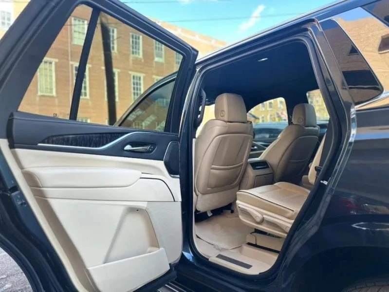 2022 Cadillac Escalade 5th Gen - Image 9 of 12