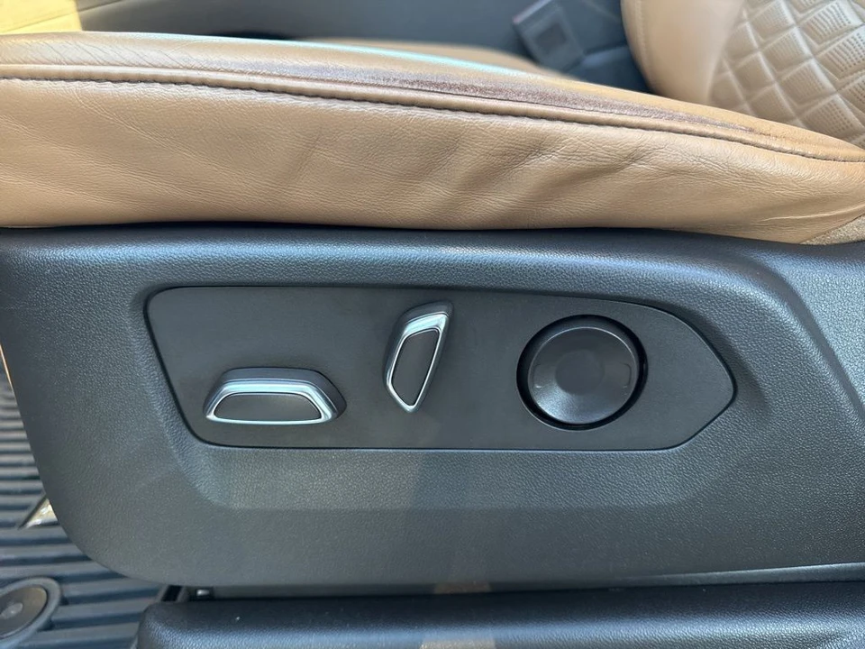 2022 Cadillac Escalade 5th Gen - Image 10 of 12