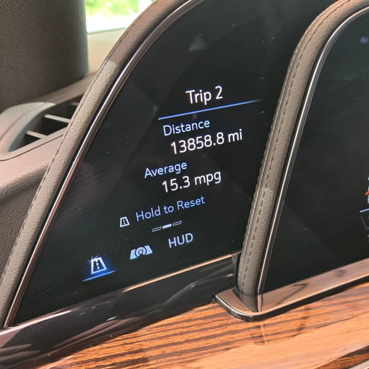 2022 Cadillac Escalade 5th Gen - Image 15 of 31