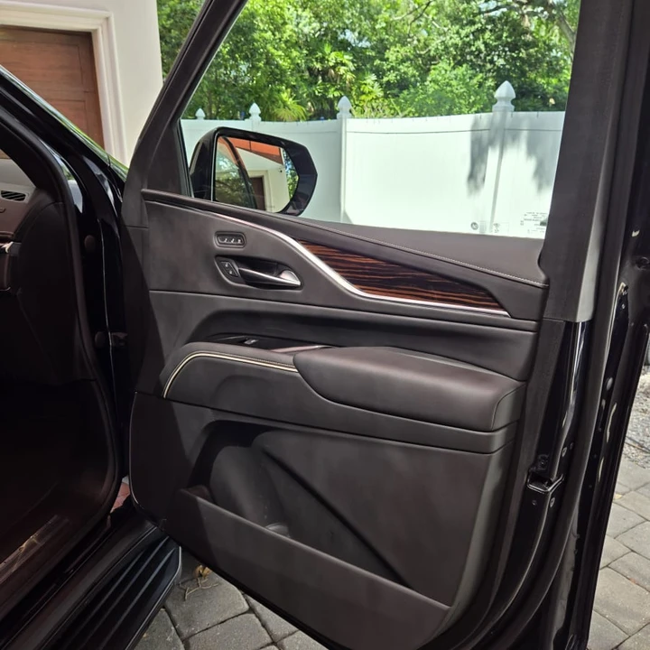 2022 Cadillac Escalade 5th Gen - Image 30 of 31