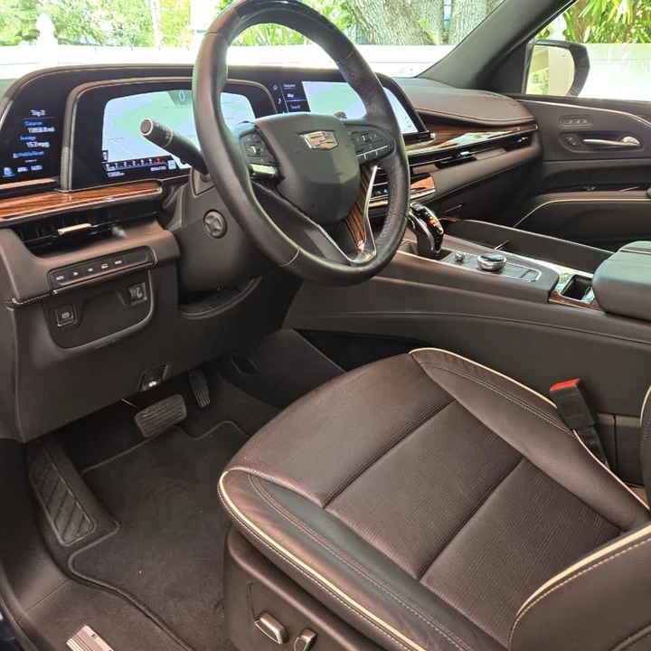 2022 Cadillac Escalade 5th Gen - Image 13 of 31