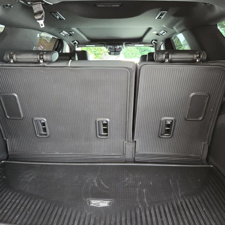 2022 Cadillac Escalade 5th Gen - Image 28 of 31