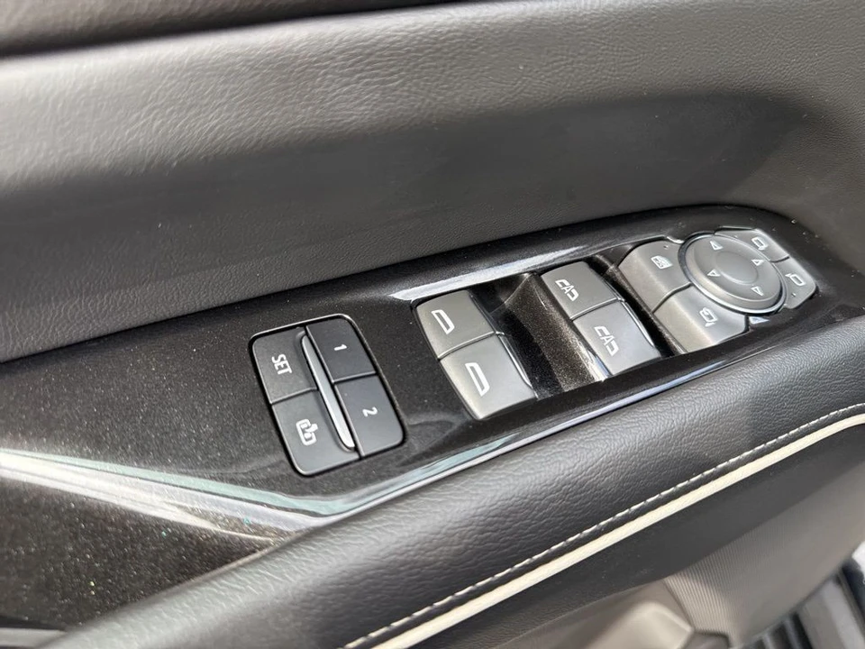 2022 Cadillac Escalade 5th Gen - Image 11 of 12
