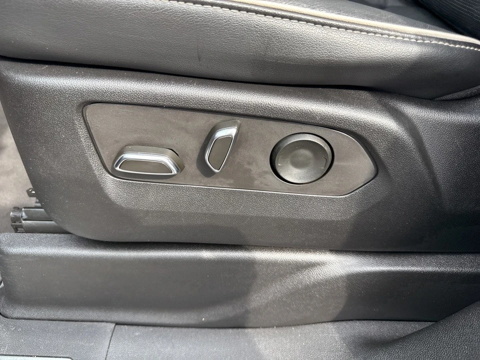 2022 Cadillac Escalade 5th Gen - Image 10 of 12