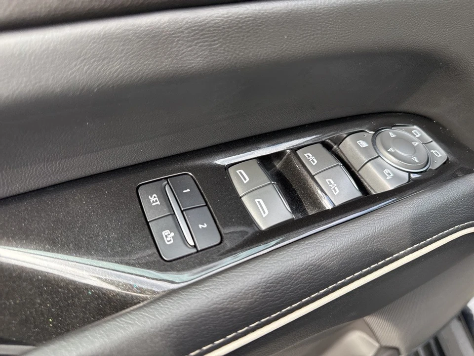 2022 Cadillac Escalade 5th Gen - Image 11 of 12