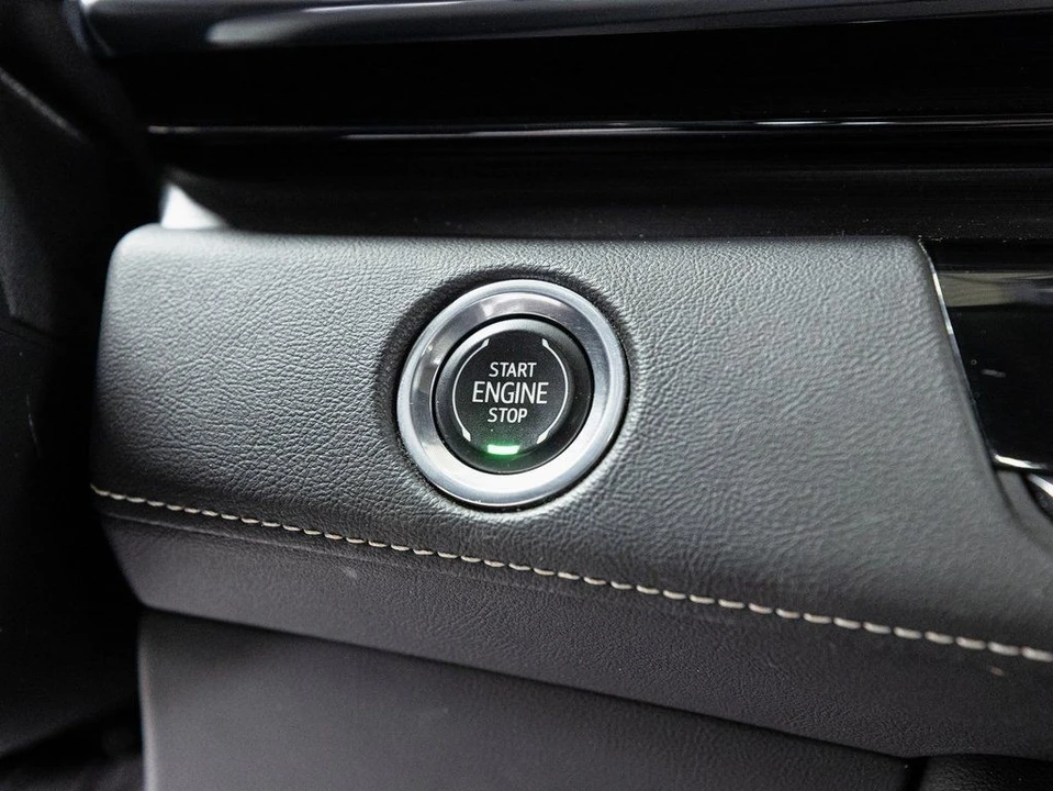 2022 Cadillac Escalade 5th Gen - Image 16 of 21