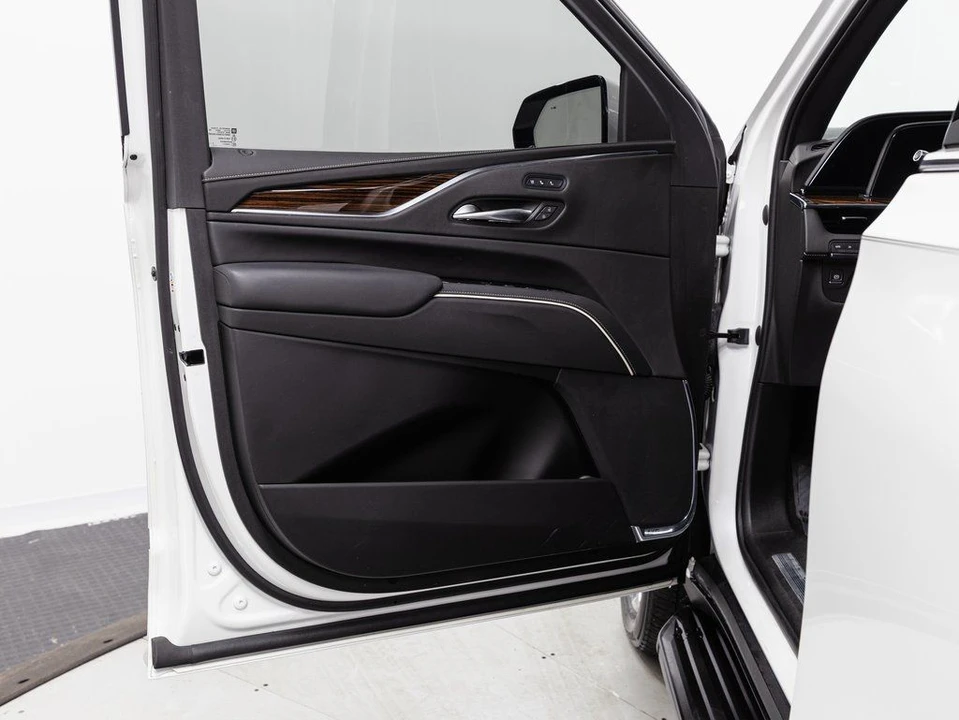 2022 Cadillac Escalade 5th Gen - Image 5 of 21