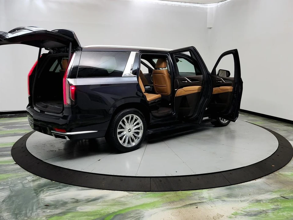 2022 Cadillac Escalade 5th Gen - Image 11 of 21
