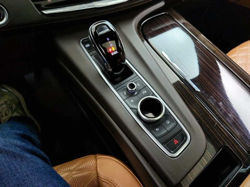 2022 Cadillac Escalade 5th Gen - Image 19 of 21