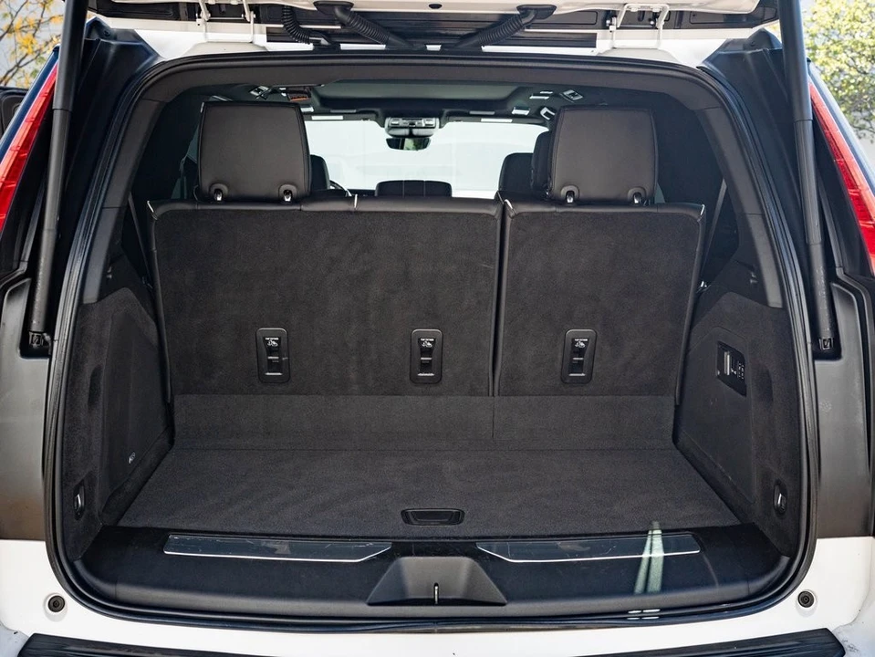 2022 Cadillac Escalade 5th Gen - Image 16 of 21
