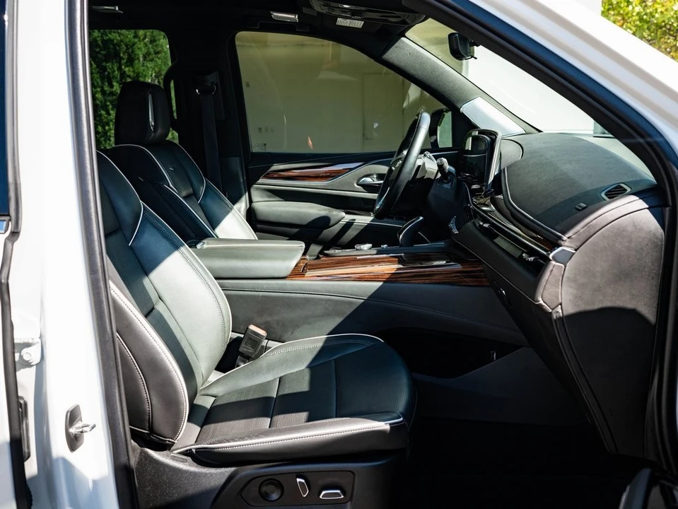 2022 Cadillac Escalade 5th Gen - Image 19 of 21